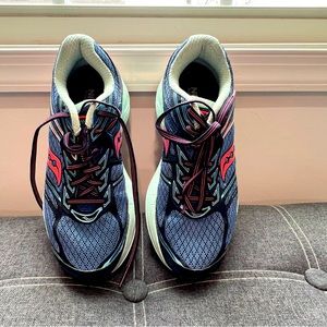 Saucony womens running shoes size 7.5 worn a few times